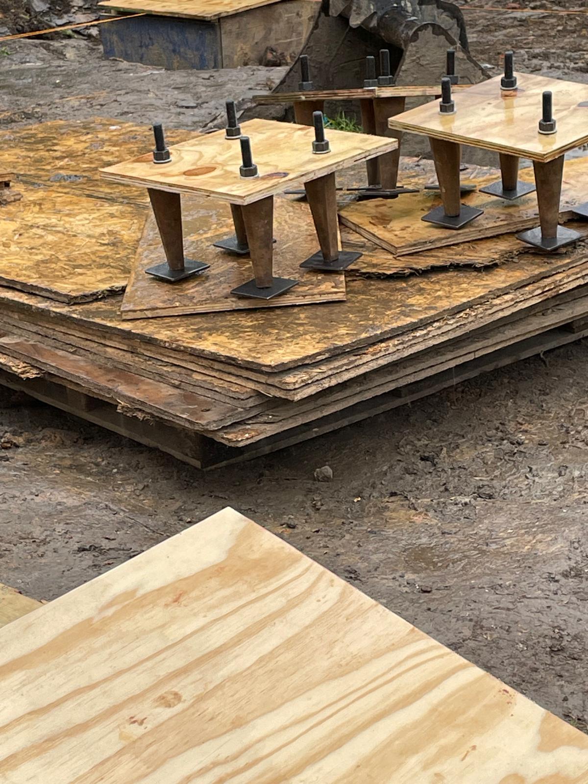 Built foot structures for swimming pool preparation