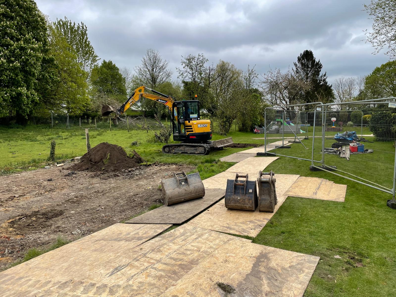 Extended dig area for swimming pool