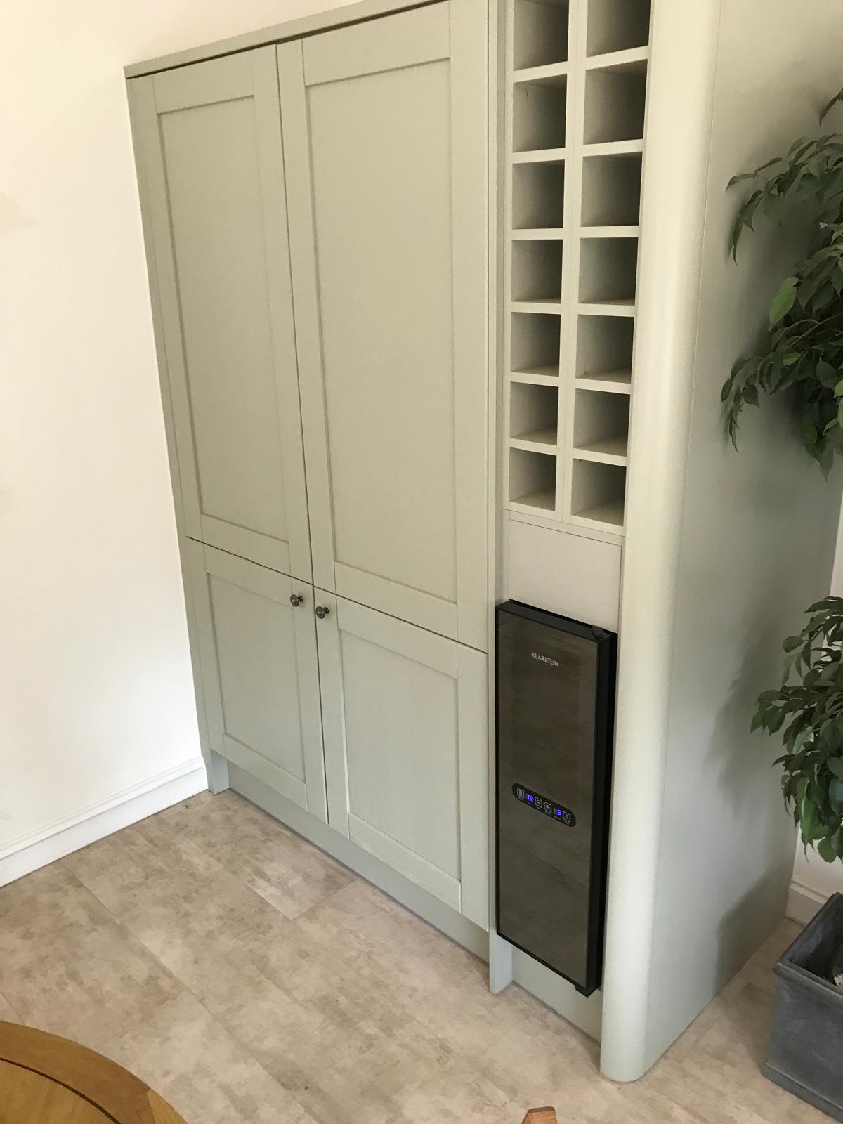 Kitchen cupboards and laminate floor installation