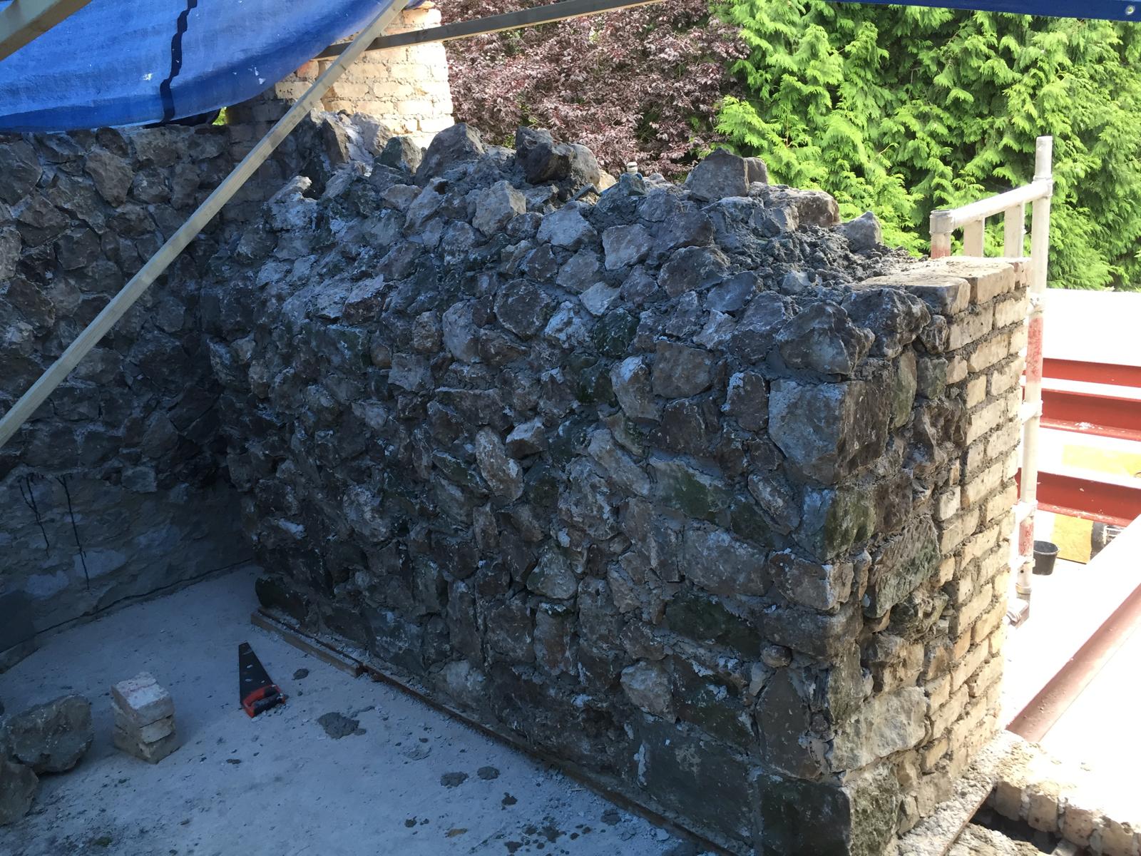 Natural stone wall build
