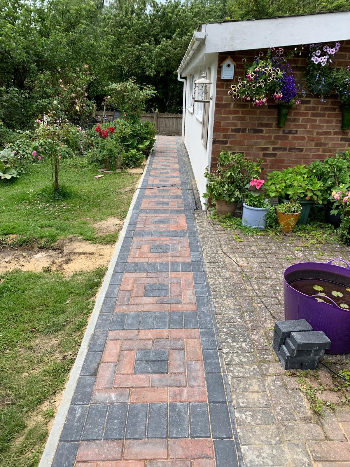 Patterned block paved pathway 
