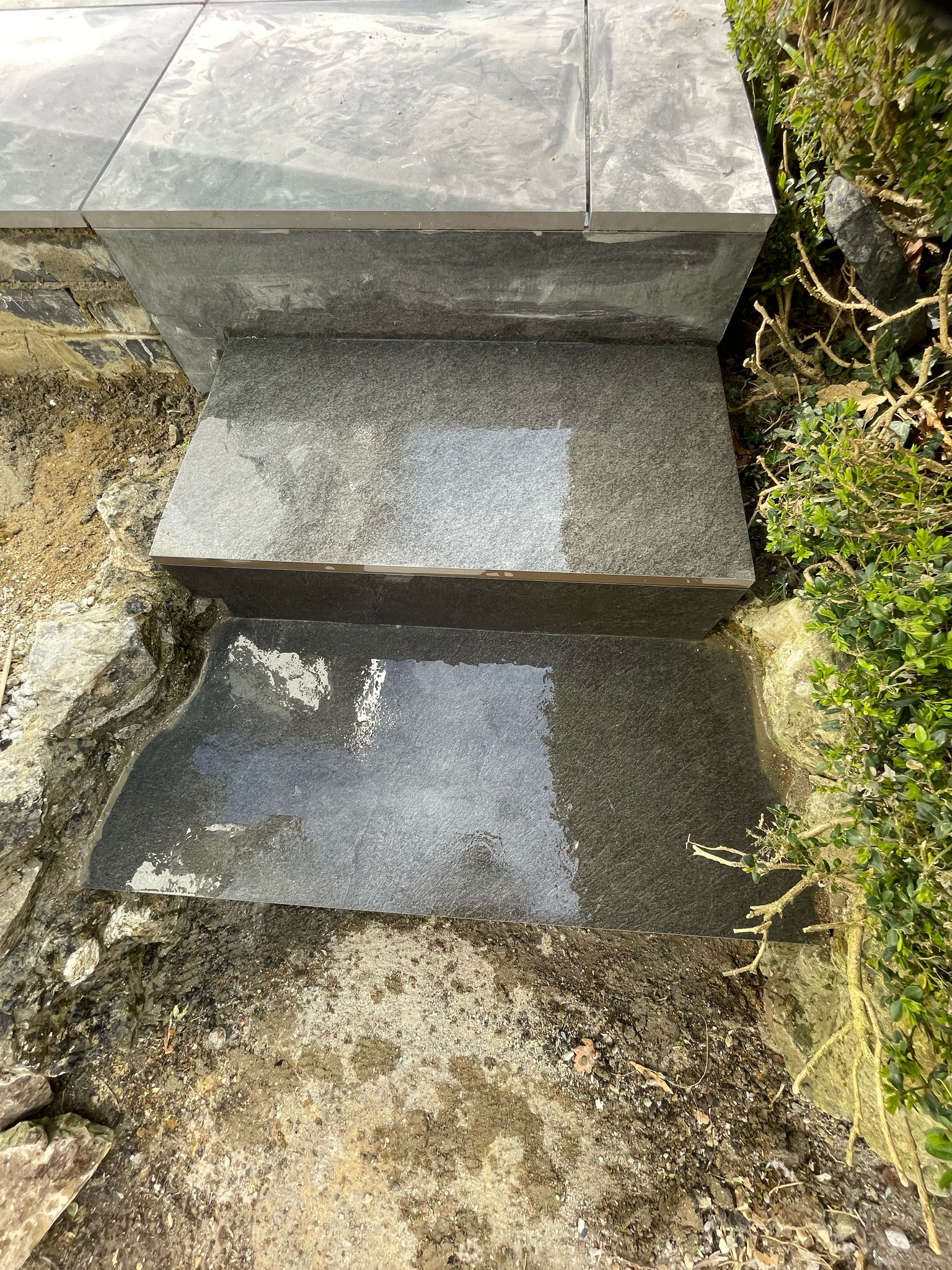 Slab steps for swimming pool section