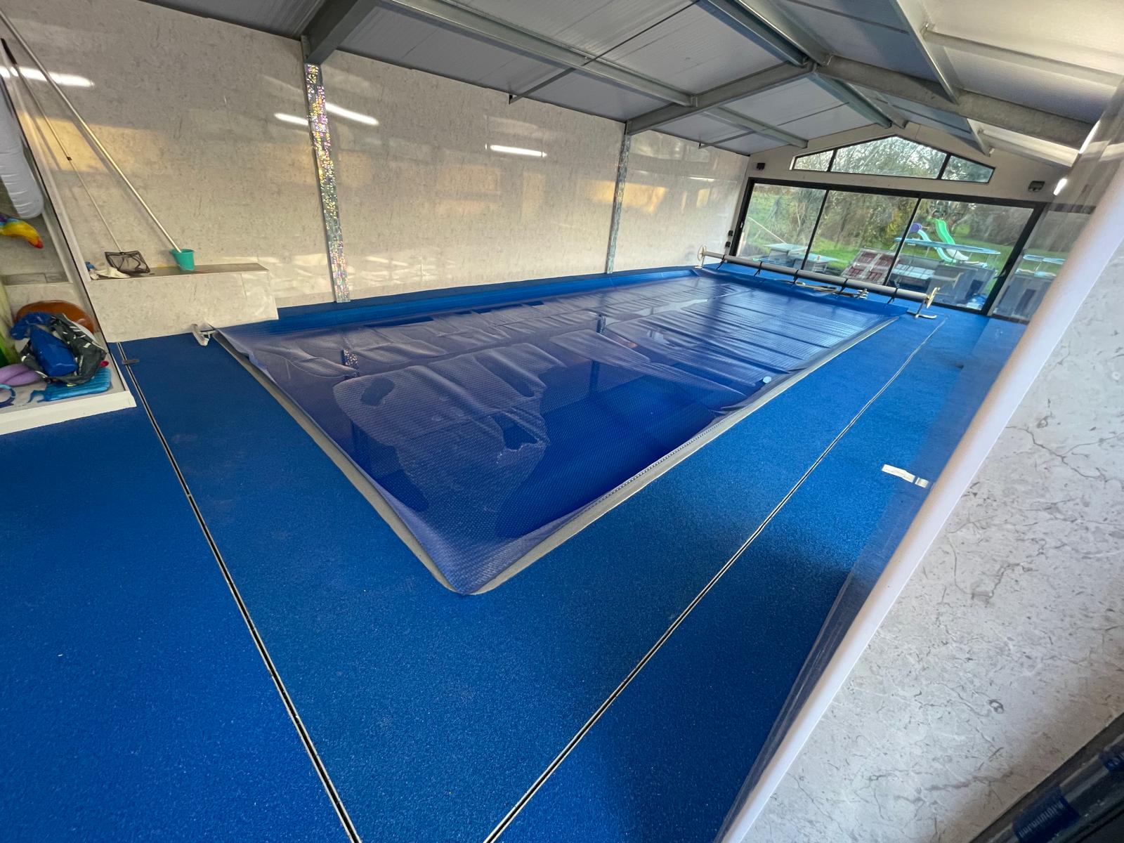 Swimming pool floor installed