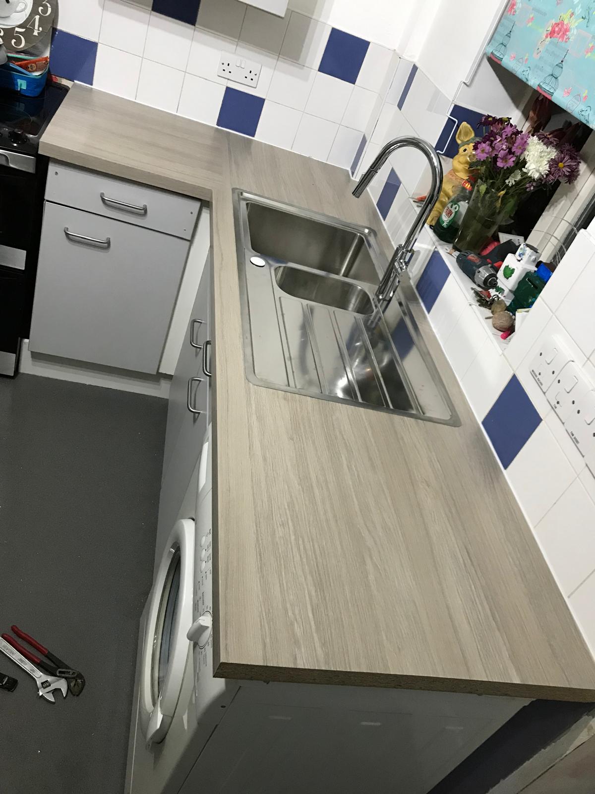 Wood effect worktop installation